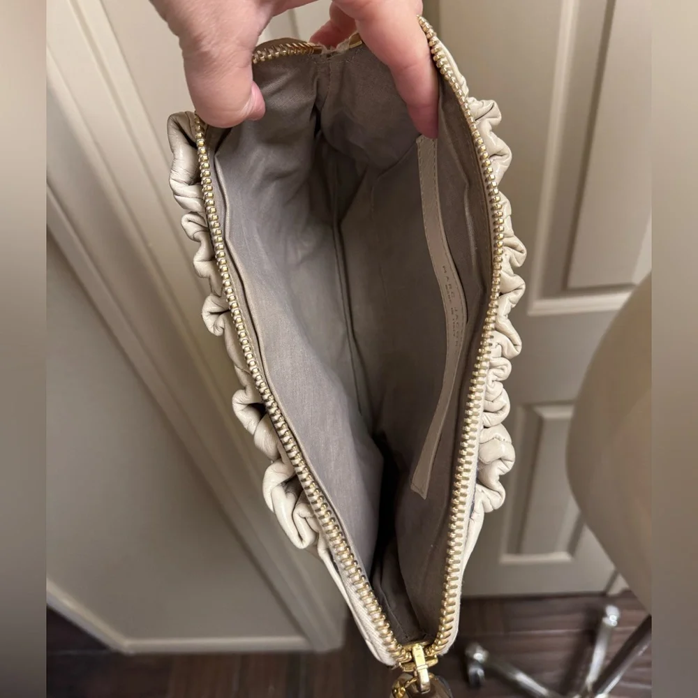 Marc Jacobs Cream Quilted Leather Shoulder Bag with Top Zip Gold Chain Hardware - Picture 13 of 14